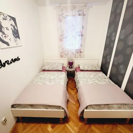 Lucija Apartament *